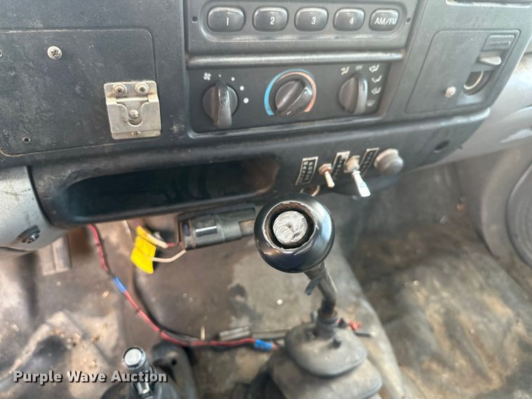 image for item EB2902 2000 Ford F650 forestry bucket truck