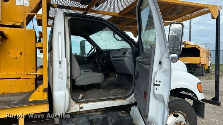 image for item EB2902 2000 Ford F650 forestry bucket truck