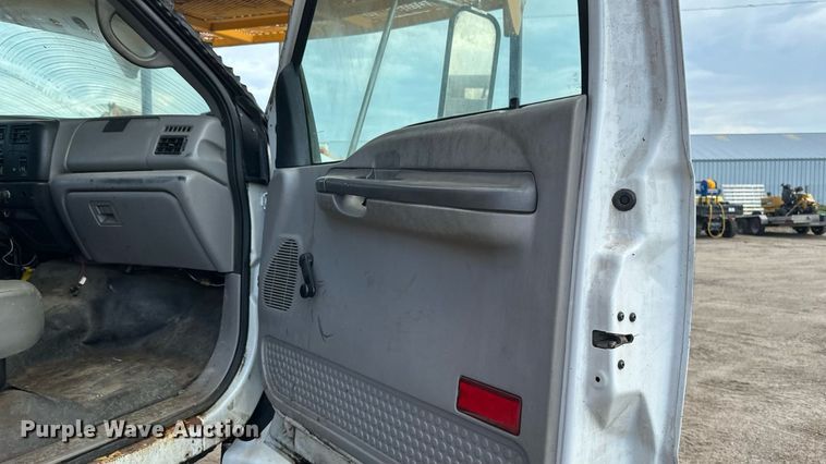 image for item EB2902 2000 Ford F650 forestry bucket truck