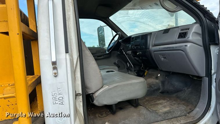 image for item EB2902 2000 Ford F650 forestry bucket truck