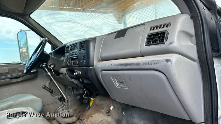 image for item EB2902 2000 Ford F650 forestry bucket truck