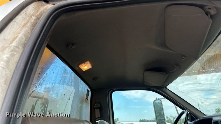 image for item EB2902 2000 Ford F650 forestry bucket truck