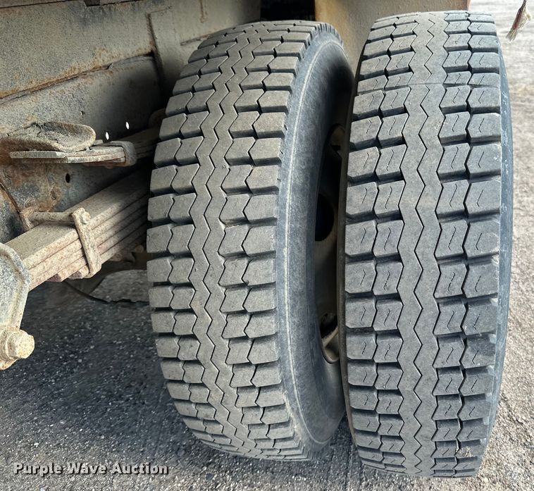 image for item EB2902 2000 Ford F650 forestry bucket truck