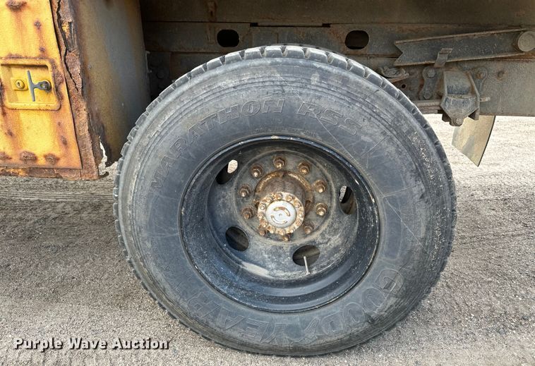 image for item EB2902 2000 Ford F650 forestry bucket truck