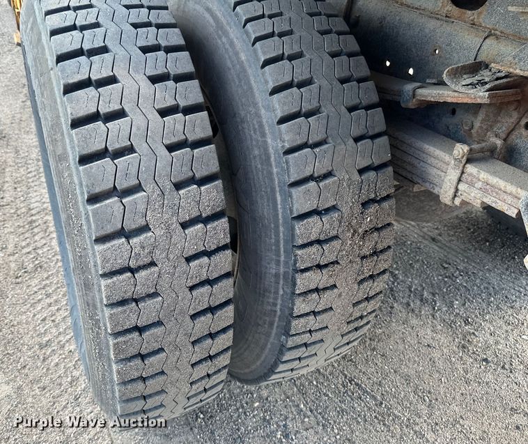 image for item EB2902 2000 Ford F650 forestry bucket truck