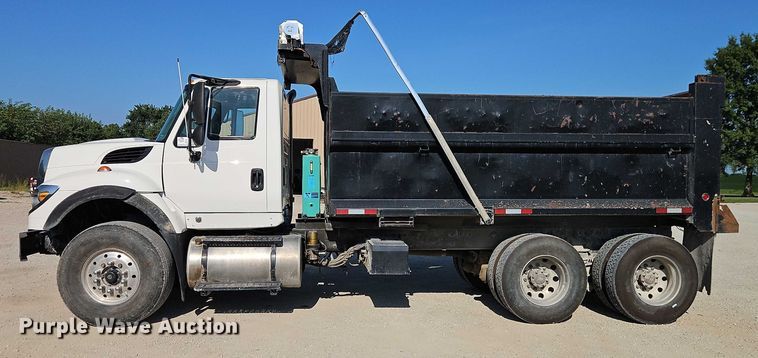 image for item EB8233 2009 International SF647 dump truck