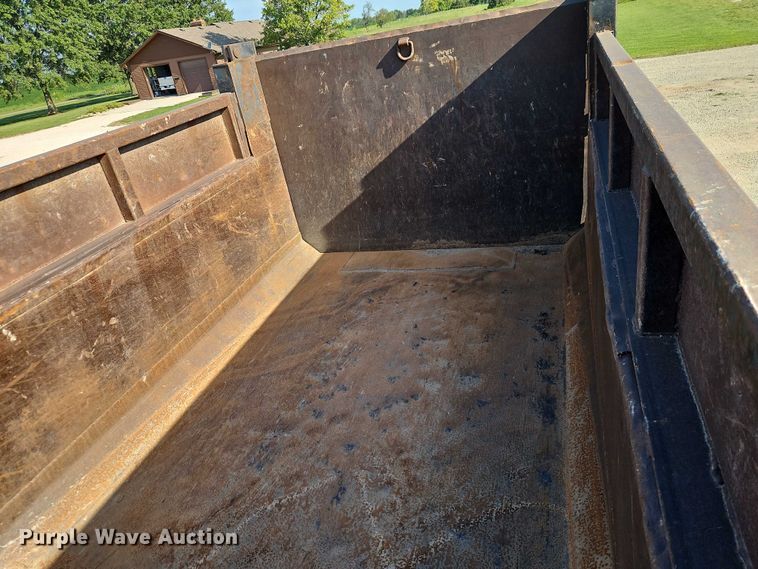 image for item EB8233 2009 International SF647 dump truck