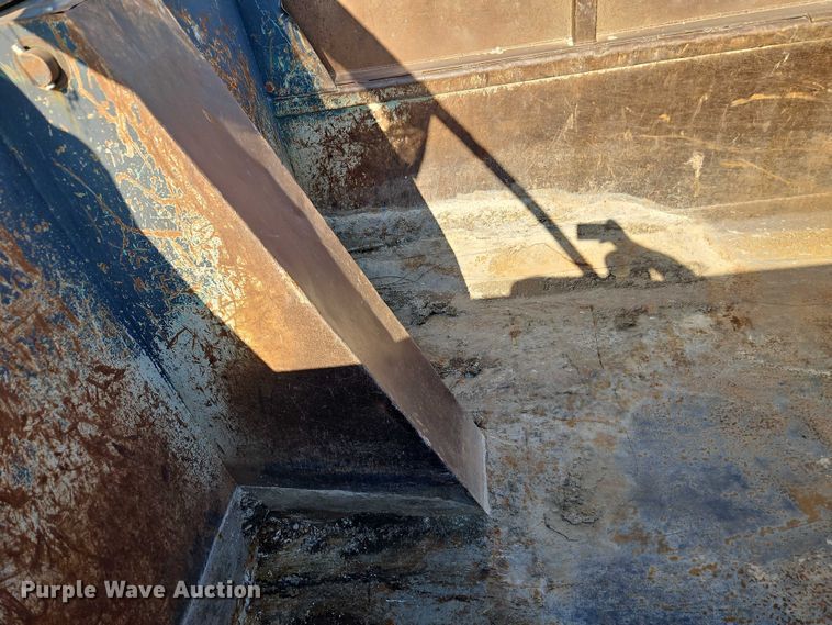 image for item EB8233 2009 International SF647 dump truck