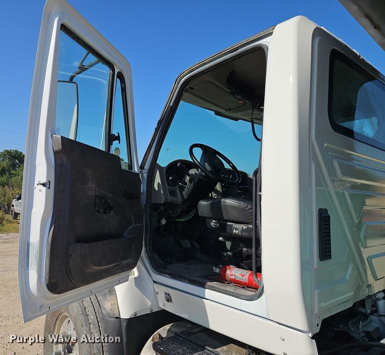 image for item EB8233 2009 International SF647 dump truck