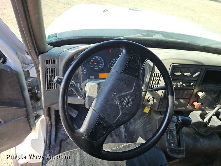 image for item EB8233 2009 International SF647 dump truck