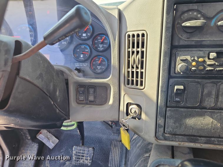 image for item EB8233 2009 International SF647 dump truck