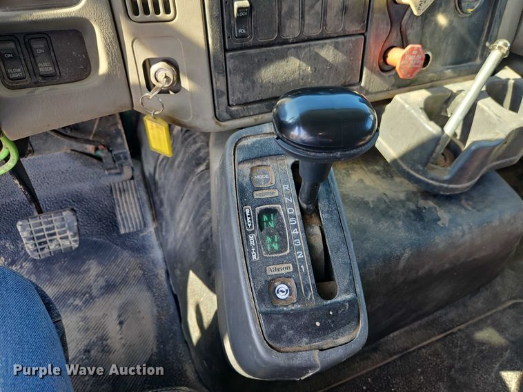 image for item EB8233 2009 International SF647 dump truck