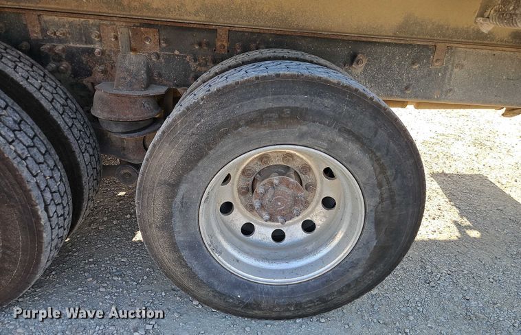 image for item EB8233 2009 International SF647 dump truck