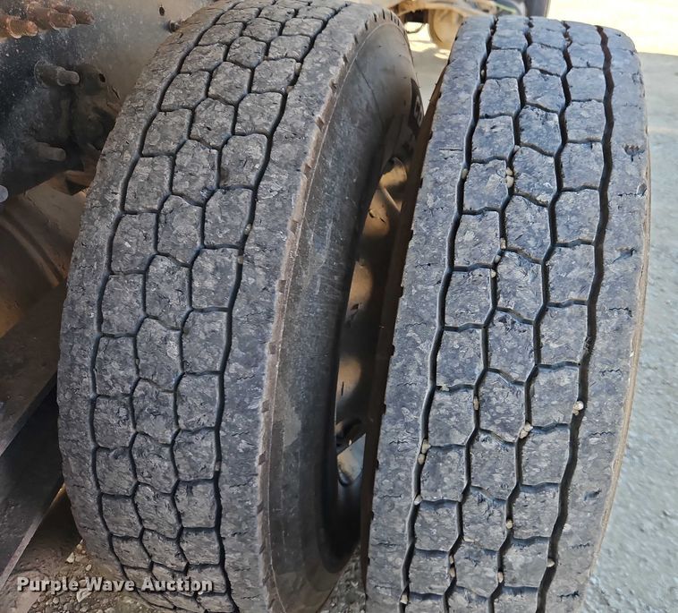 image for item EB8233 2009 International SF647 dump truck