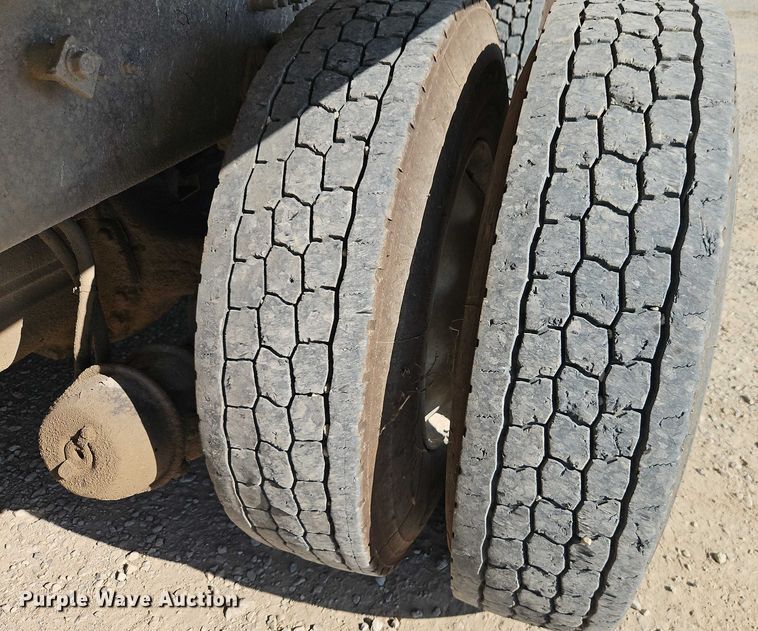 image for item EB8233 2009 International SF647 dump truck