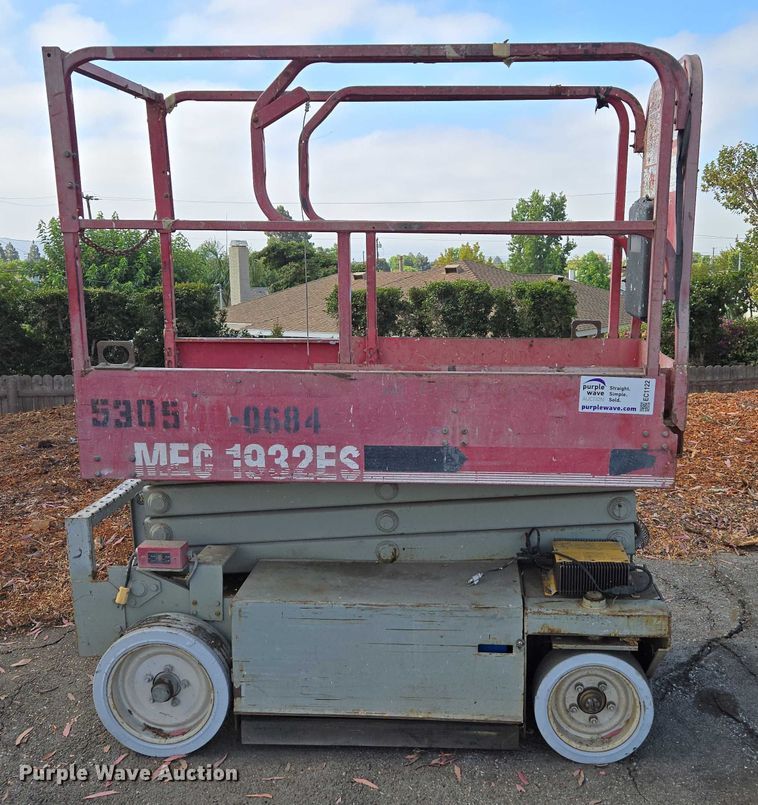 image for item EC1122 Maryville Engineering MEC 1932ES scissor lift