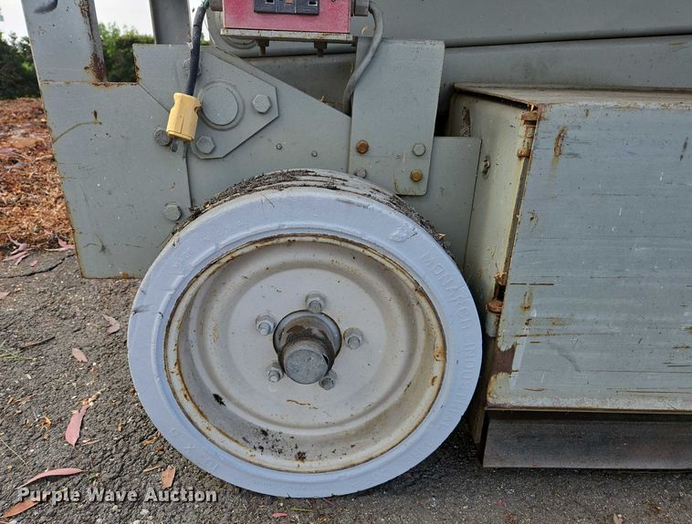 image for item EC1122 Maryville Engineering MEC 1932ES scissor lift