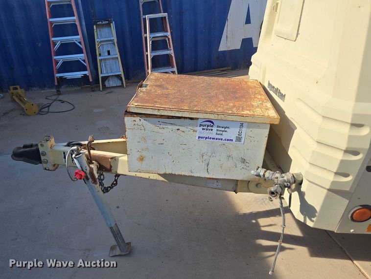 image for item EC1134 2006 Ingersoll Rand 185 air compressor