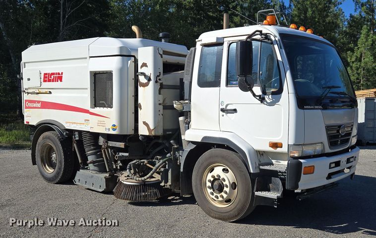 image for item EC1140 2010 Elgin Crosswind UD3300 street sweeper truck