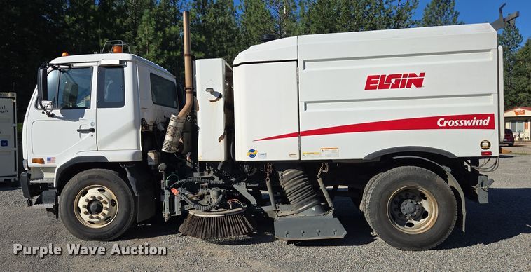 image for item EC1140 2010 Elgin Crosswind UD3300 street sweeper truck