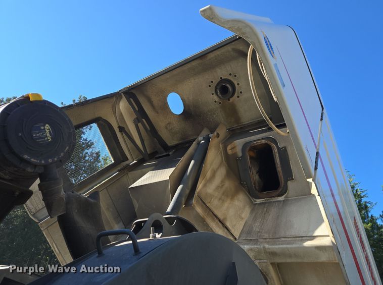 image for item EC1140 2010 Elgin Crosswind UD3300 street sweeper truck