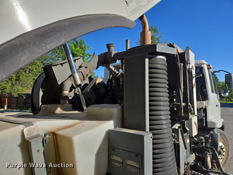 image for item EC1140 2010 Elgin Crosswind UD3300 street sweeper truck