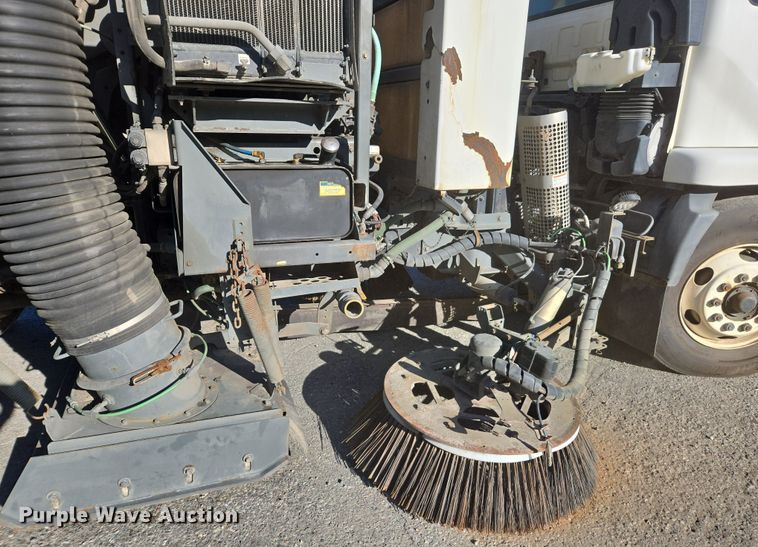 image for item EC1140 2010 Elgin Crosswind UD3300 street sweeper truck