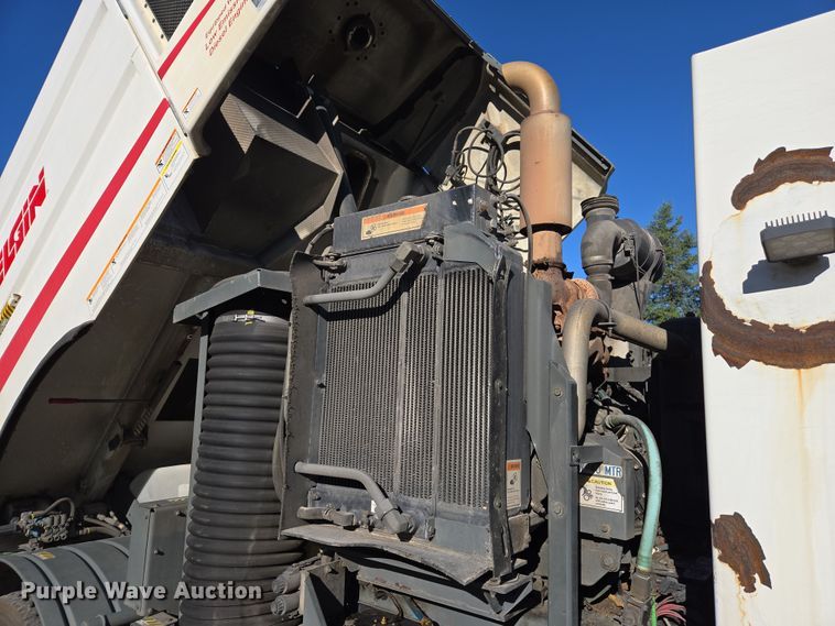 image for item EC1140 2010 Elgin Crosswind UD3300 street sweeper truck