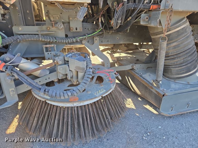 image for item EC1140 2010 Elgin Crosswind UD3300 street sweeper truck