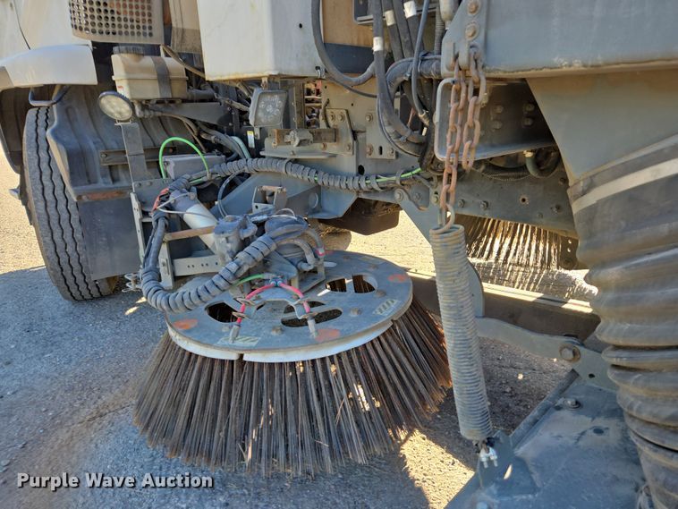 image for item EC1140 2010 Elgin Crosswind UD3300 street sweeper truck