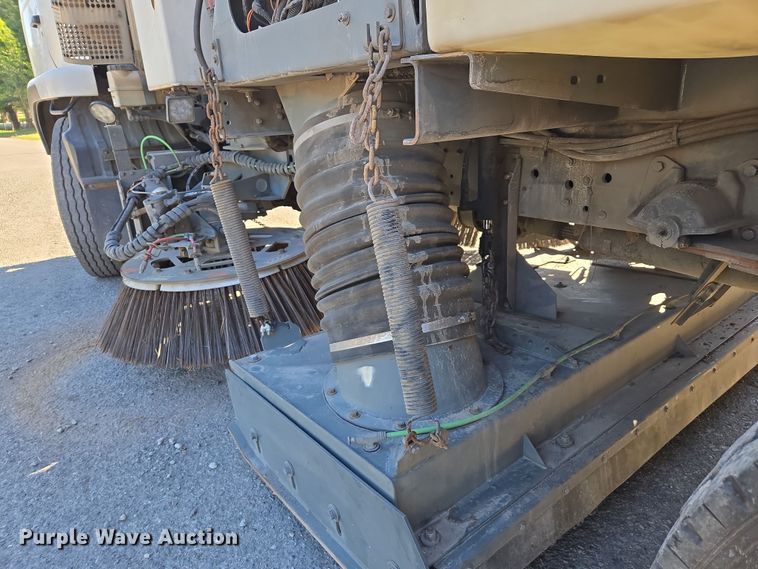image for item EC1140 2010 Elgin Crosswind UD3300 street sweeper truck