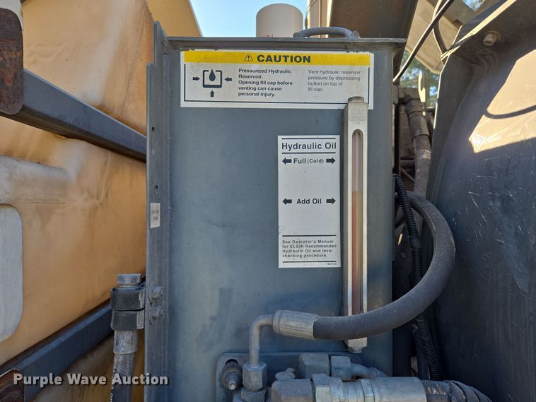 image for item EC1140 2010 Elgin Crosswind UD3300 street sweeper truck