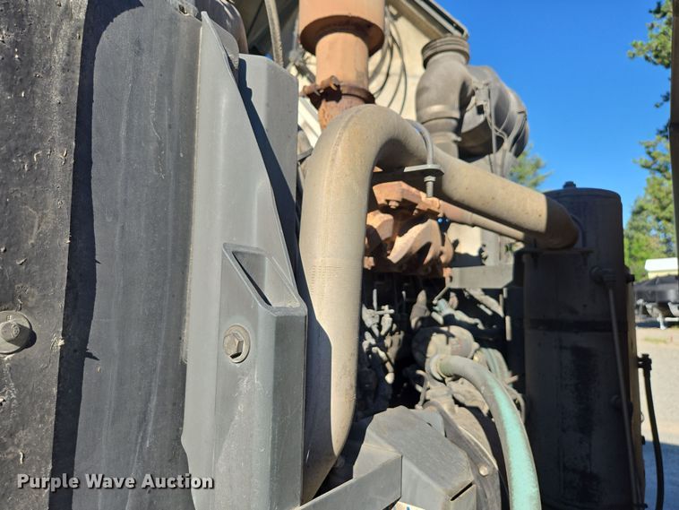 image for item EC1140 2010 Elgin Crosswind UD3300 street sweeper truck