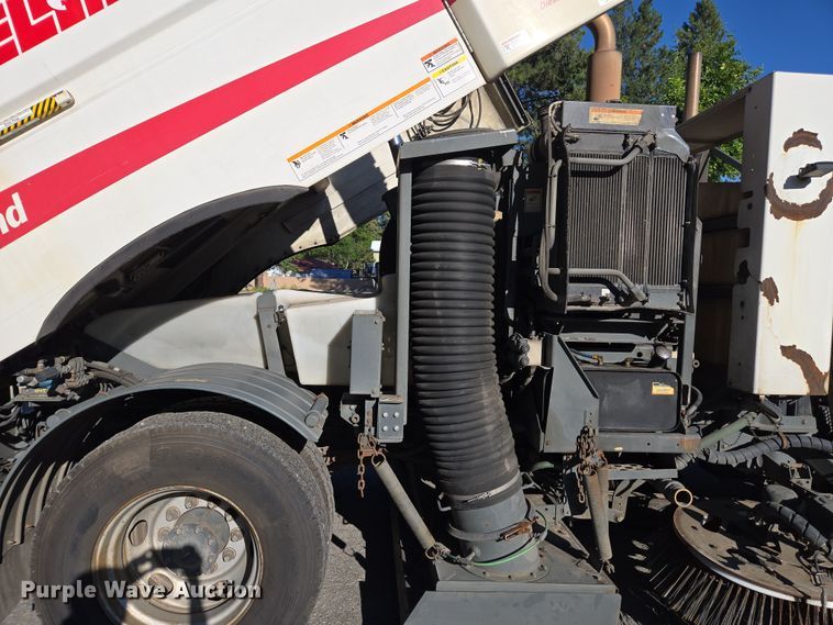 image for item EC1140 2010 Elgin Crosswind UD3300 street sweeper truck
