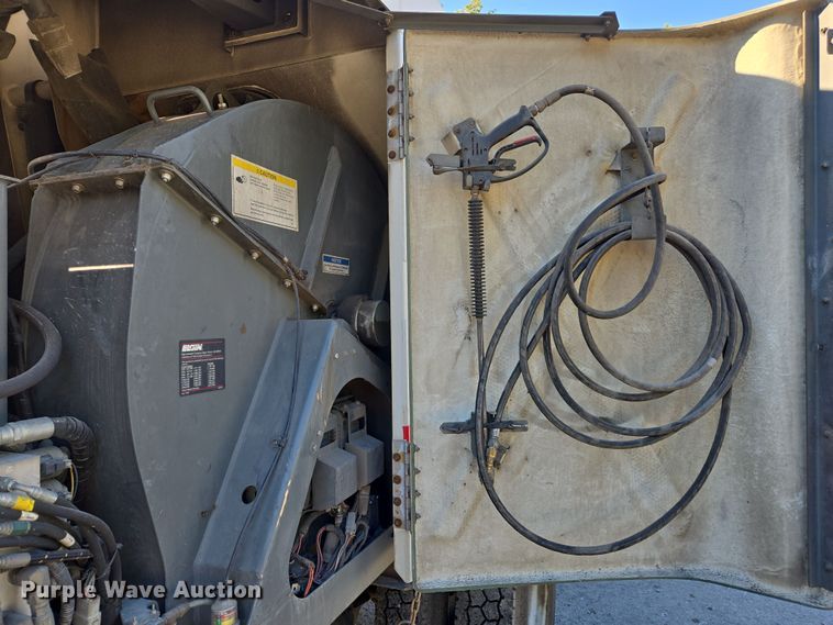 image for item EC1140 2010 Elgin Crosswind UD3300 street sweeper truck