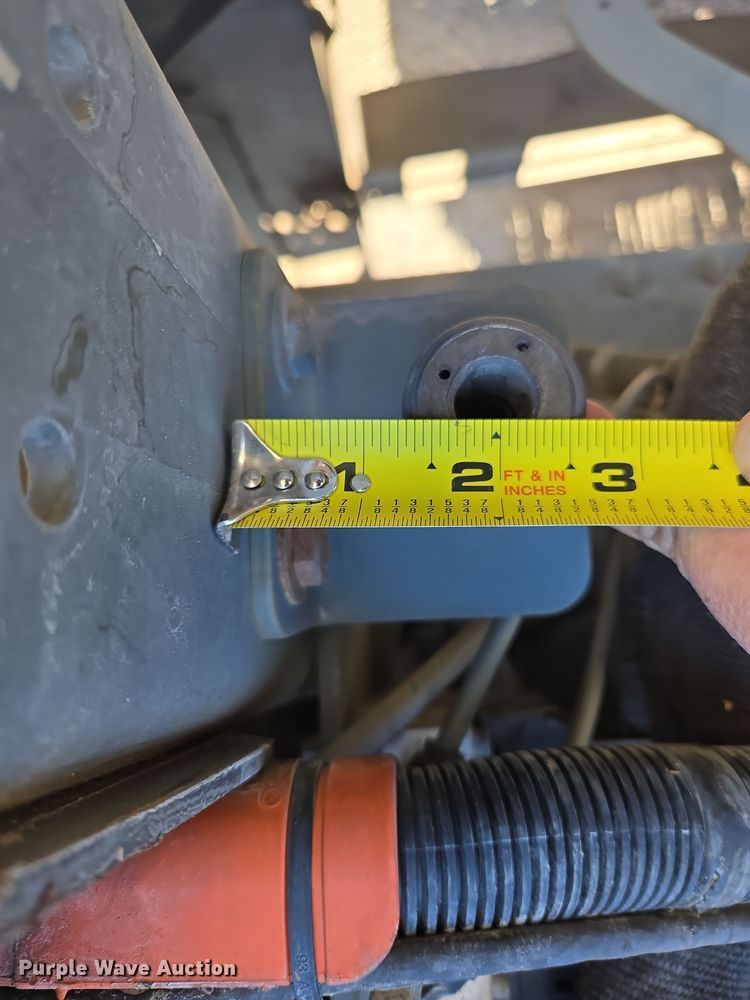 image for item EC1140 2010 Elgin Crosswind UD3300 street sweeper truck