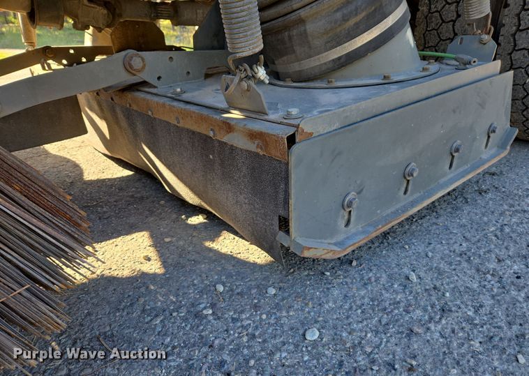 image for item EC1140 2010 Elgin Crosswind UD3300 street sweeper truck