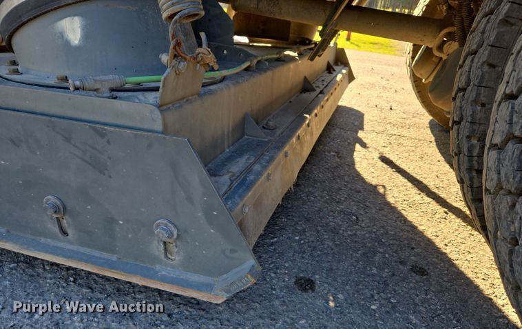 image for item EC1140 2010 Elgin Crosswind UD3300 street sweeper truck