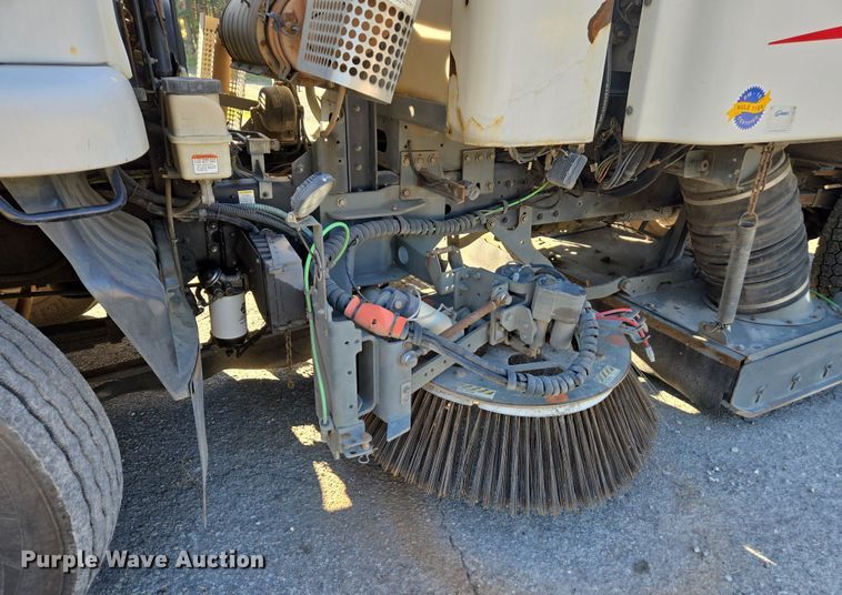 image for item EC1140 2010 Elgin Crosswind UD3300 street sweeper truck
