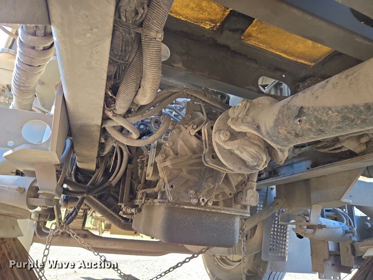 image for item EC1140 2010 Elgin Crosswind UD3300 street sweeper truck