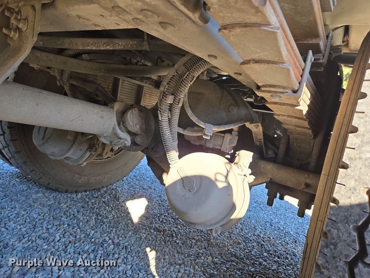 image for item EC1140 2010 Elgin Crosswind UD3300 street sweeper truck