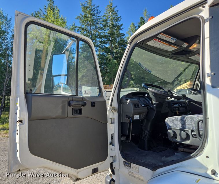 image for item EC1140 2010 Elgin Crosswind UD3300 street sweeper truck