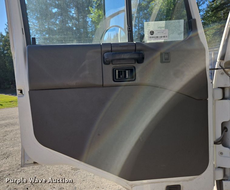 image for item EC1140 2010 Elgin Crosswind UD3300 street sweeper truck