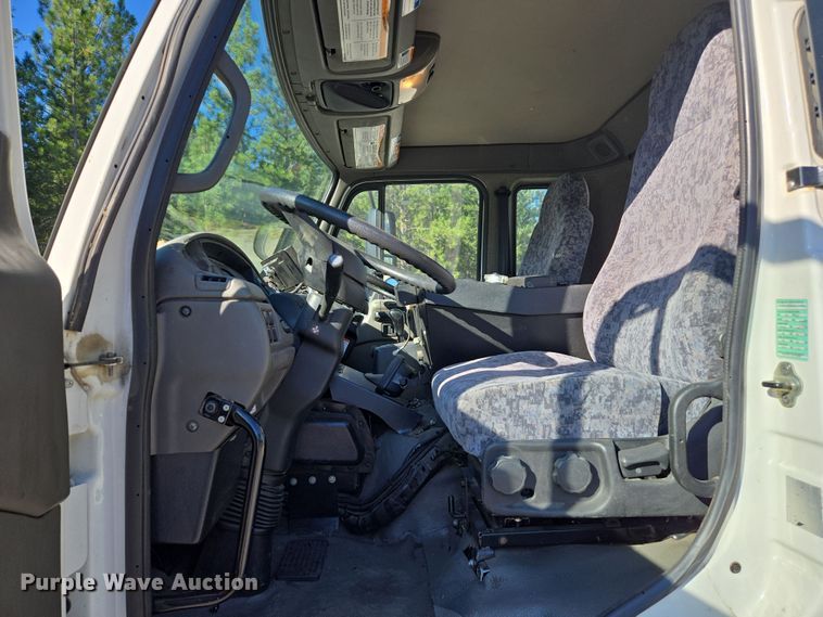 image for item EC1140 2010 Elgin Crosswind UD3300 street sweeper truck