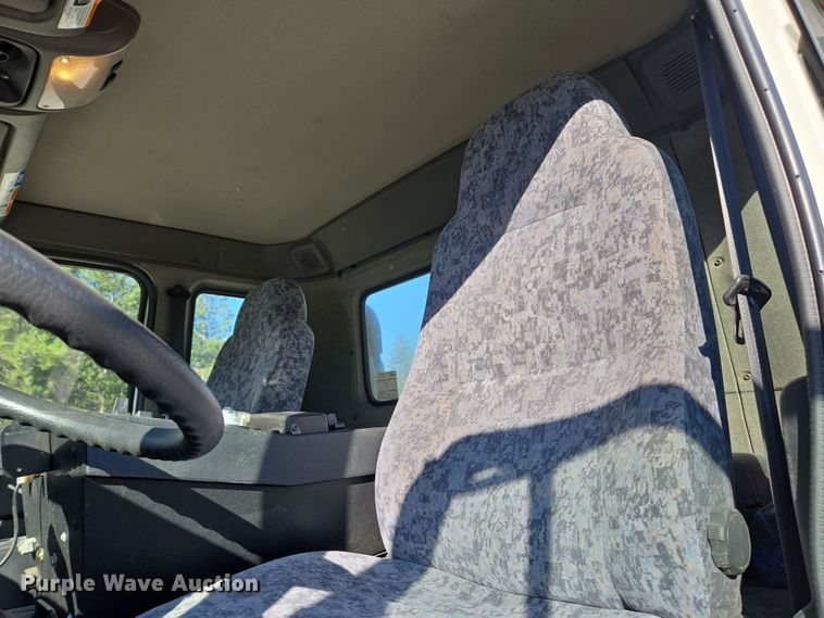 image for item EC1140 2010 Elgin Crosswind UD3300 street sweeper truck