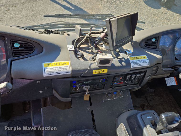 image for item EC1140 2010 Elgin Crosswind UD3300 street sweeper truck