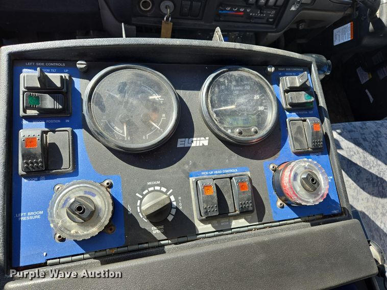 image for item EC1140 2010 Elgin Crosswind UD3300 street sweeper truck