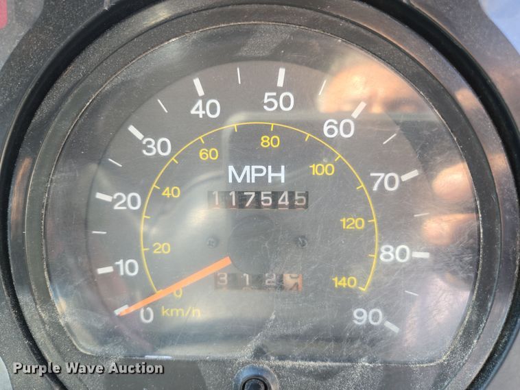 image for item EC1140 2010 Elgin Crosswind UD3300 street sweeper truck