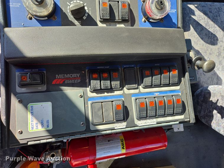 image for item EC1140 2010 Elgin Crosswind UD3300 street sweeper truck