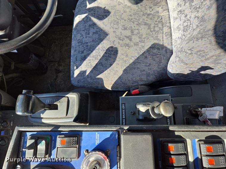 image for item EC1140 2010 Elgin Crosswind UD3300 street sweeper truck